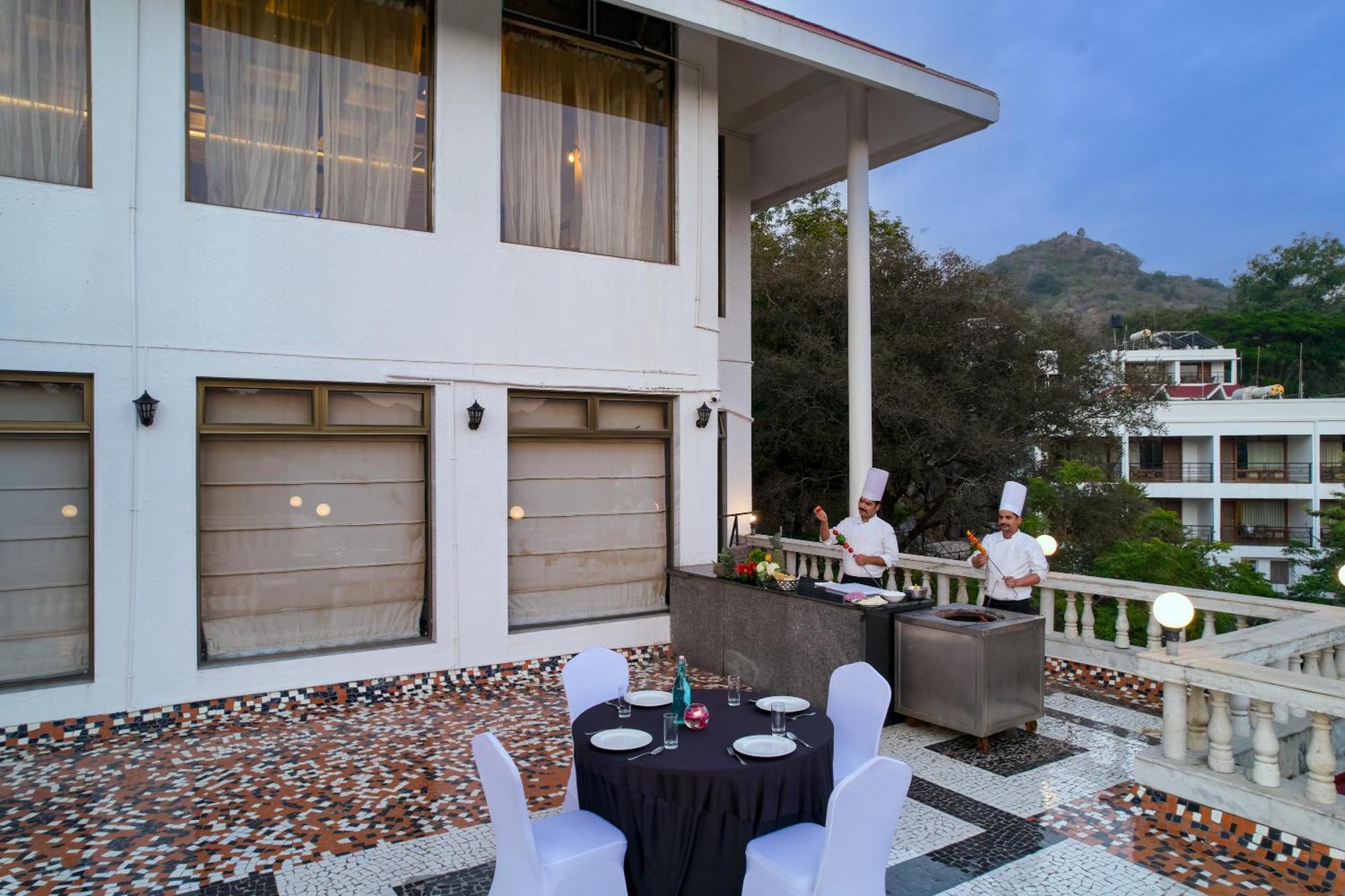 Sterling Mount Abu Hotel Exterior photo
